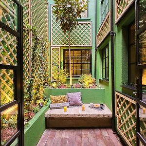 Feature Twin Balcony